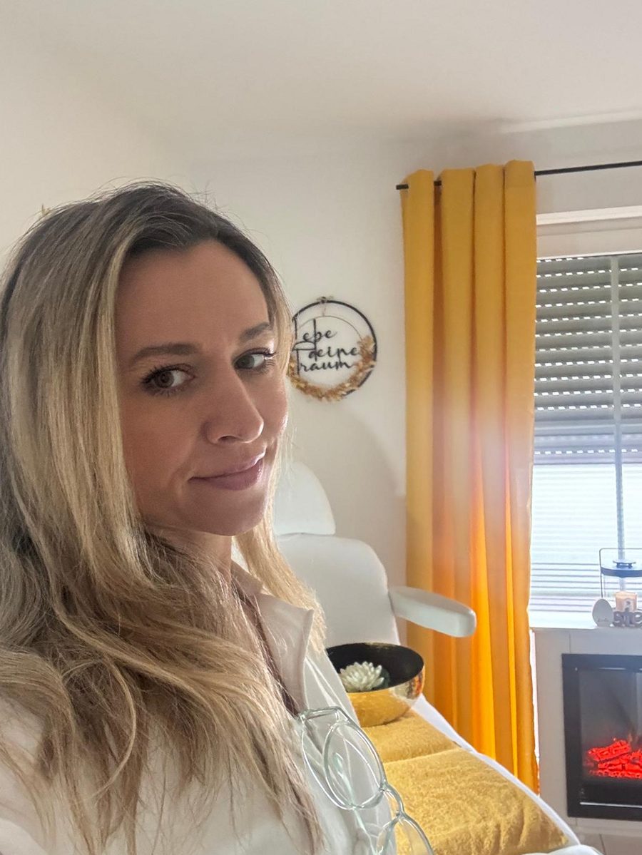 Sarah Klug in ihrem Fußpflegestudio